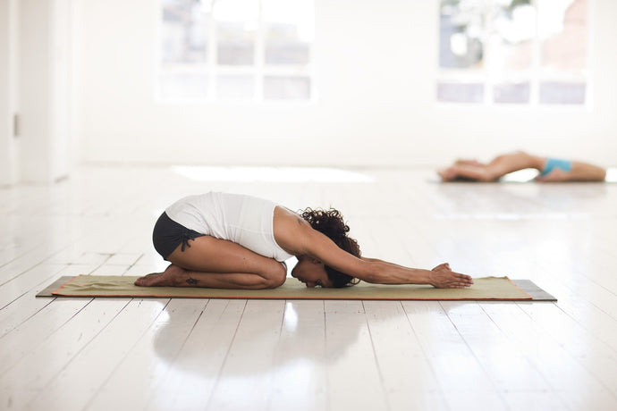 3 Posturas de Yoga para Aliviar tus Dolores Menstruales